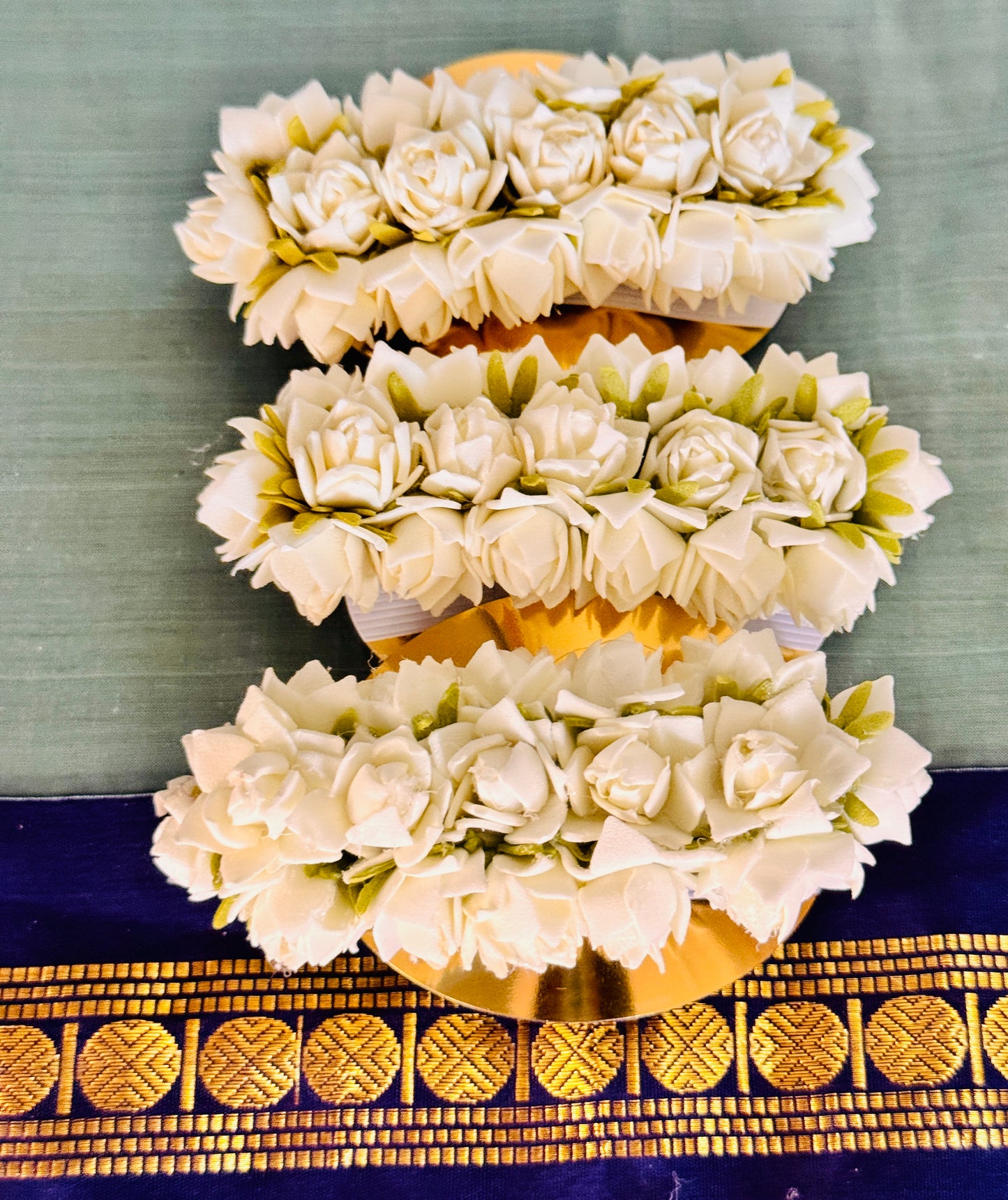 Jasmine Center Clips